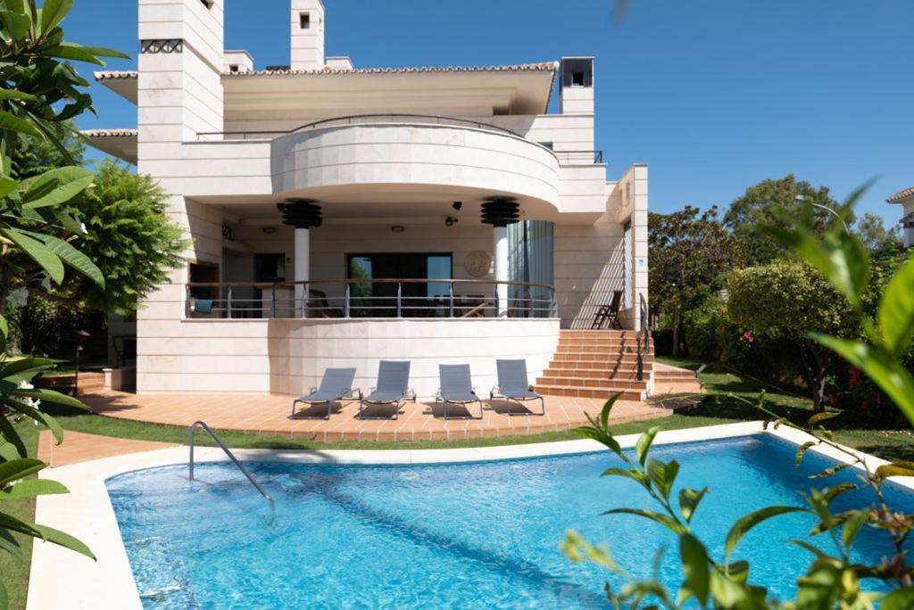 Beachside Villa In Puerto Marina, Benalmadena Bagian luar foto